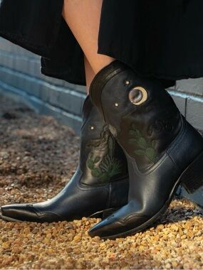 NWOT Rare Tecovas Birthday Boots VIII Women